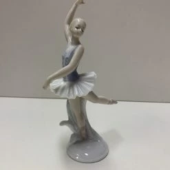 The Carlisle Collection Figurines - Arabesque